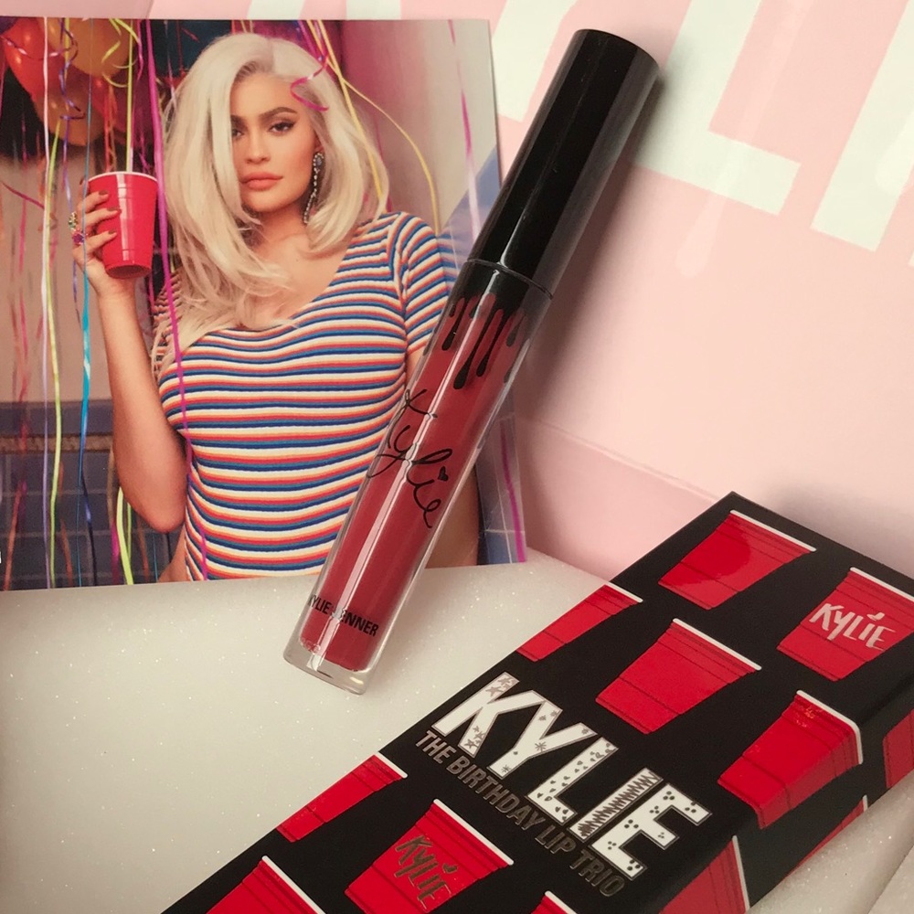 ♥️VICTORIA♥️  Kylie Cosmetics Birthday Lip Trio